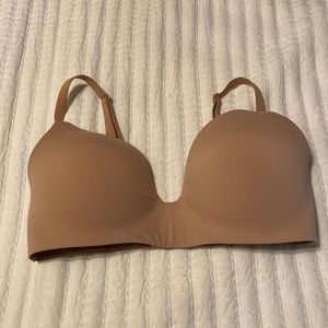 VICTORIA’S SECRET The T-shirt Lightly-Lined Wireless Bra
